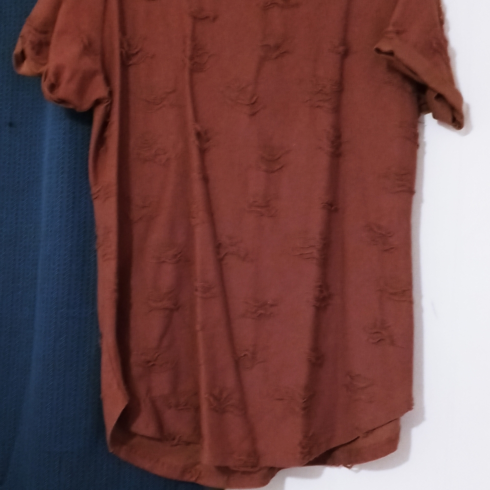 Distressed top - Picture 2 of 2